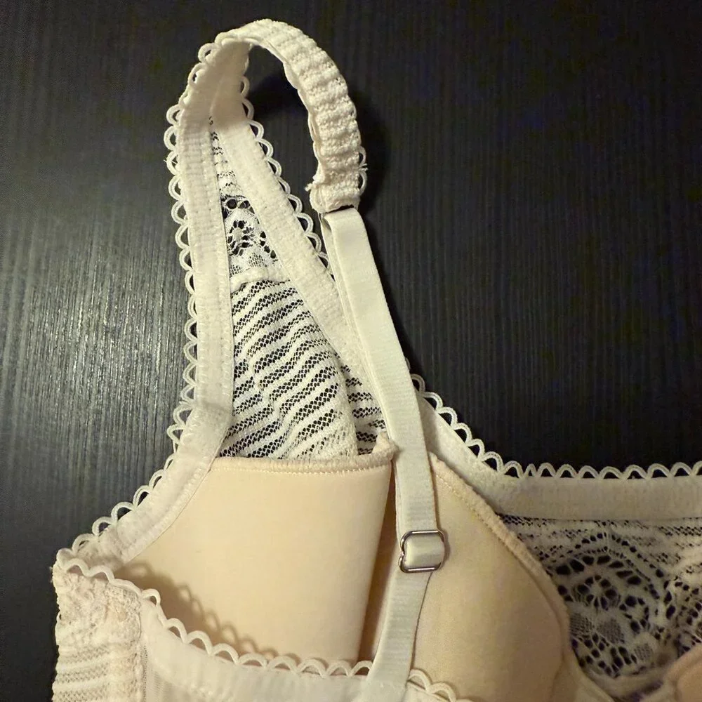 NWT Victoria's Secret Women's White and Tan Bralette Size: 32D - Picture 4 of 11